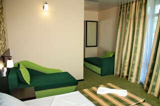 Гостевой дом H2O Геленджик Стандарт четырехместный улучшенный.-3